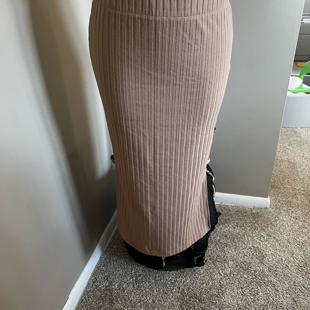 Elegant Tan Ribbed Skirt